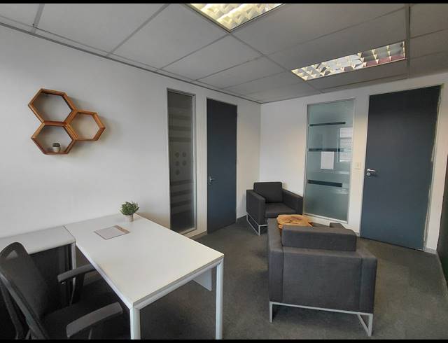 23M² OFFICE TO LET IN FOURWAYS